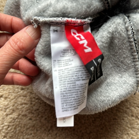 NWT - CCM hockey 2023 Quebec Pee-Wee tournament winter cap hat beanie - Picture 7 of 7